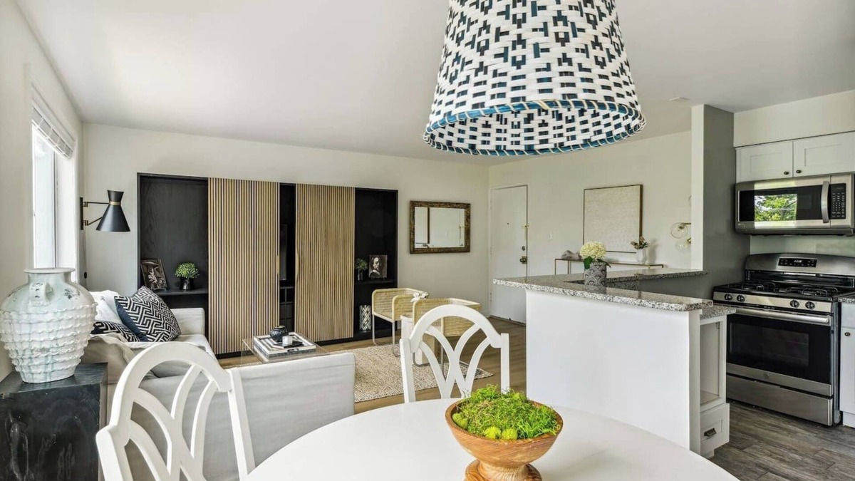 Aurora Highlands Condo | Crystal City Boutique Flats 2BR/Free Parking