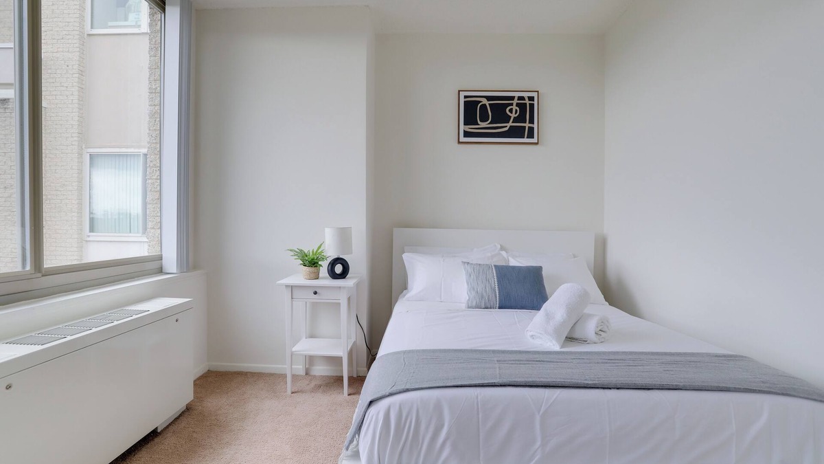Aurora Highlands Apartment | Crystal City Comfortable Apartments