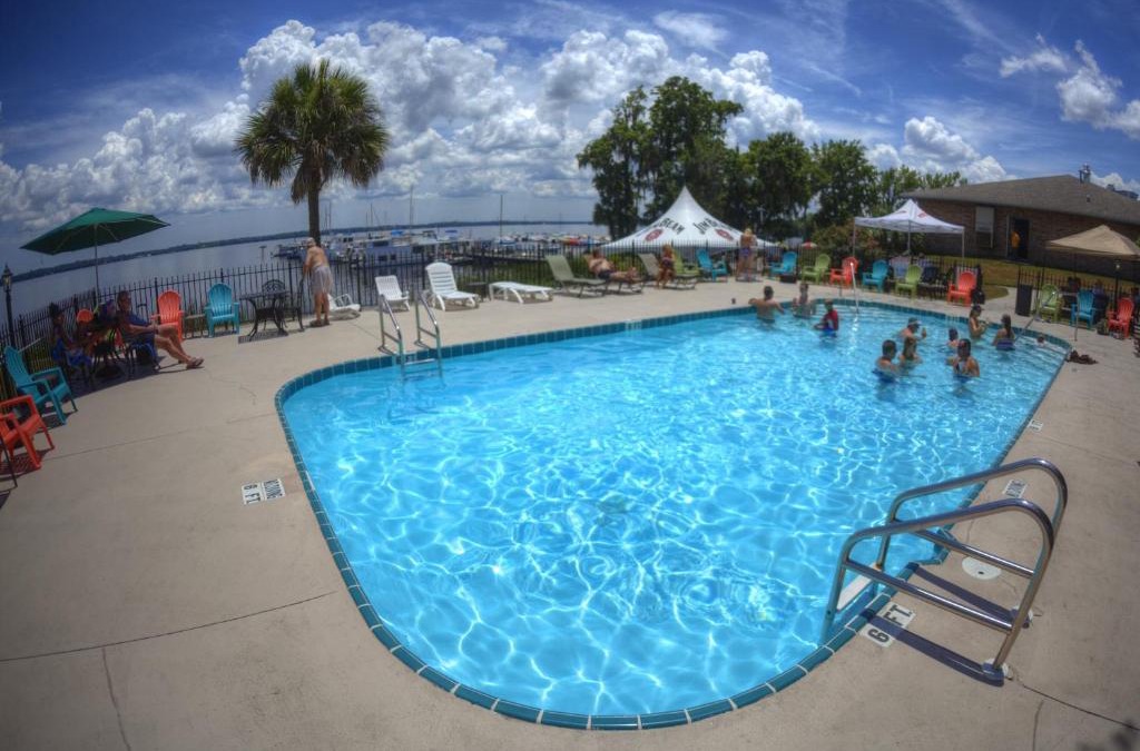 Palatka Resort | Crystal Cove Riverfront Resort