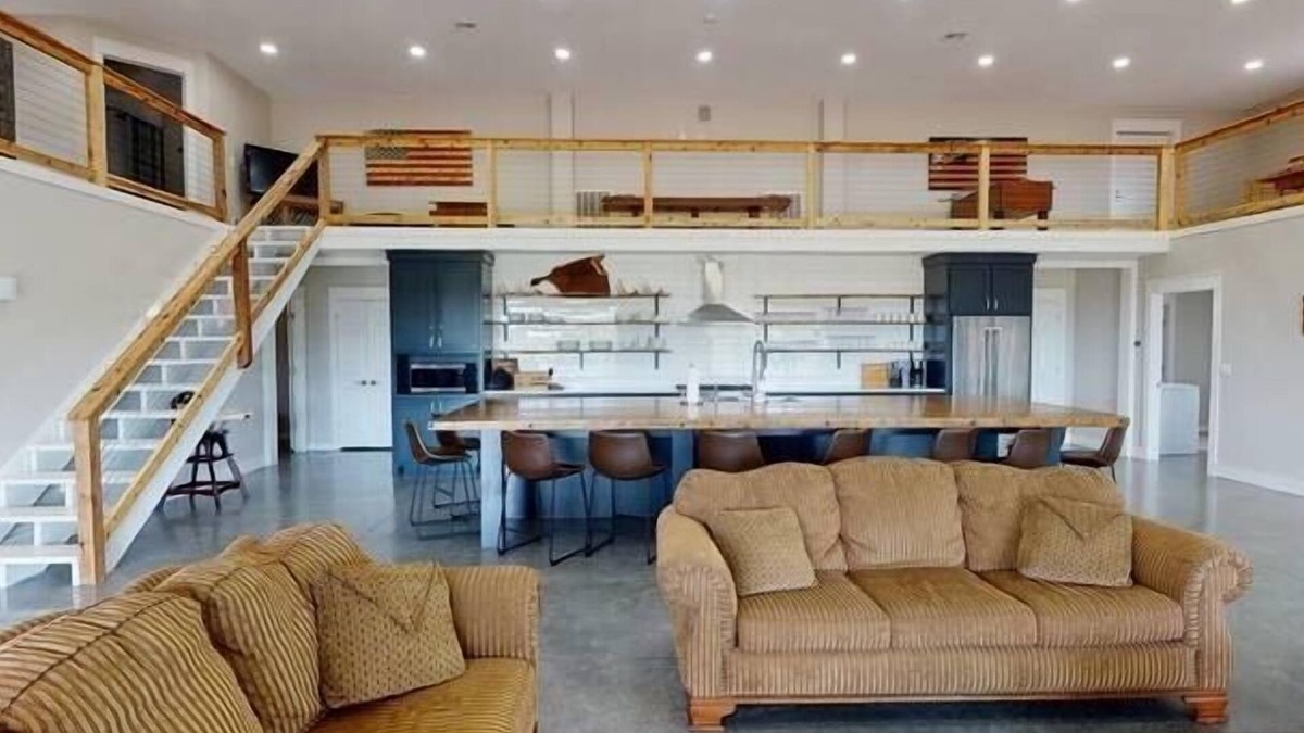 Moodys House | Crystal Creek Ranch - Stunning Lodge on 500 Acres with High-speed Internet