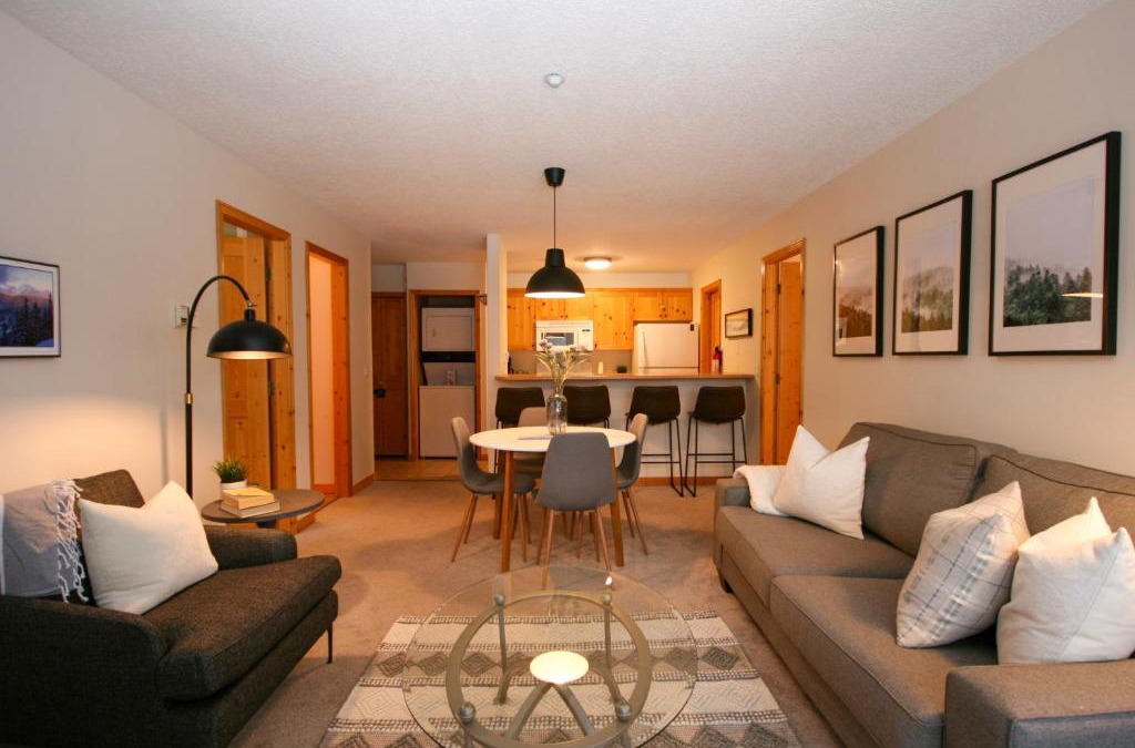 Sun Peaks House | CRYSTAL FOREST 2BR Ski In Ski Out with PRIVATE Hot Tub