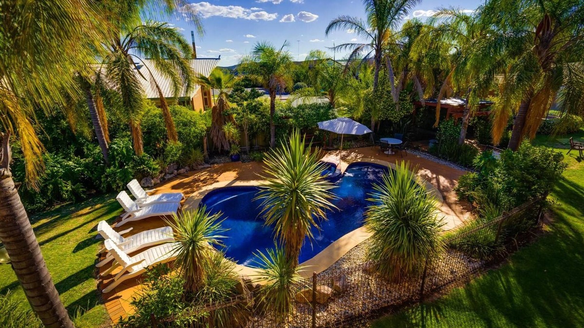 Lavington Hotel | Crystal Fountain Motel Albury