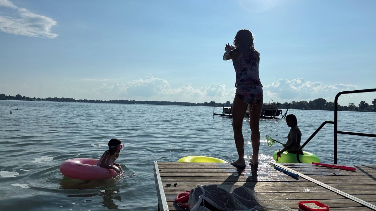Crystal Apartment | Crystal Lakehouse ~ Sleeps 18 ~ Renovated Historic Hotel ~ Montcalm County