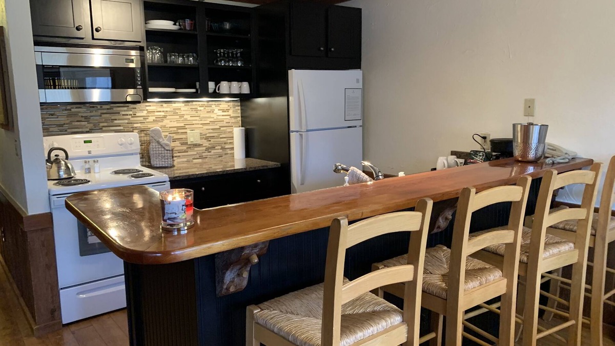 Thompsonville Condo | Crystal Mountain MI, Pinehurst 446, 1 Bed, sleeper sofa, see our specials!