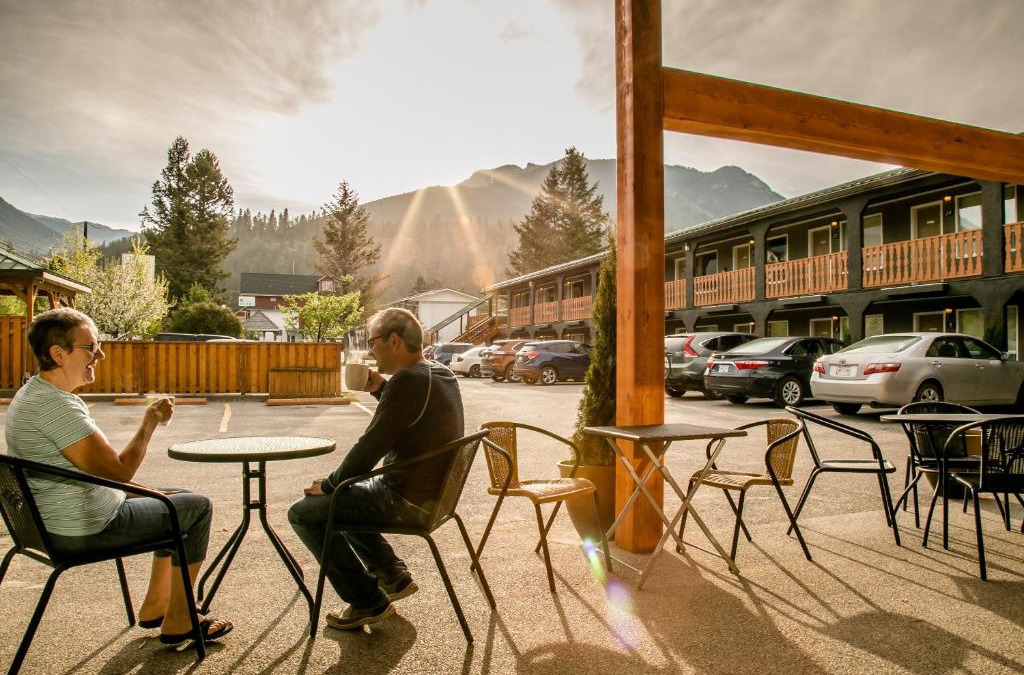 East Kootenay Hotel | Crystal Springs Lodge