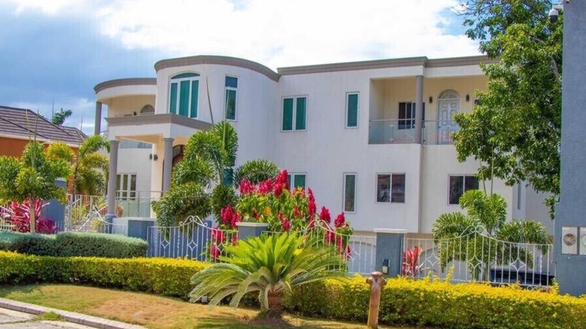 IronShore Estates Villa | CrystalJamaica Villa ,great for Family Corporate retreat or friends get together