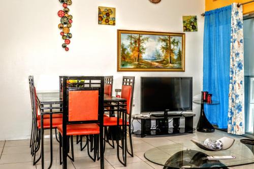 Beverly Hills Apartment | Crystoural Suites near the US Embassy - Gated & Secure - 2 Bedrooms, 2 Beds, 4 Guest