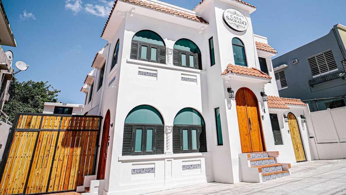 Sagrado Corazon Apartment | CS4- Impressive Colonial 1BR Apartment w/Private Parking & Open Spaces