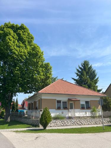Lipot Apartment | Cseresznyés Ház