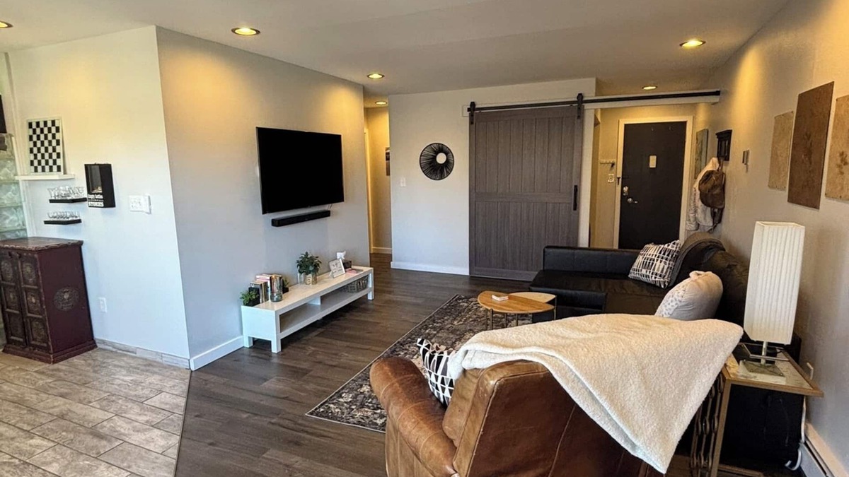 University Park Condo | CSU/Old Town steps away. Indoor Pool! Full reno Jan 2025!