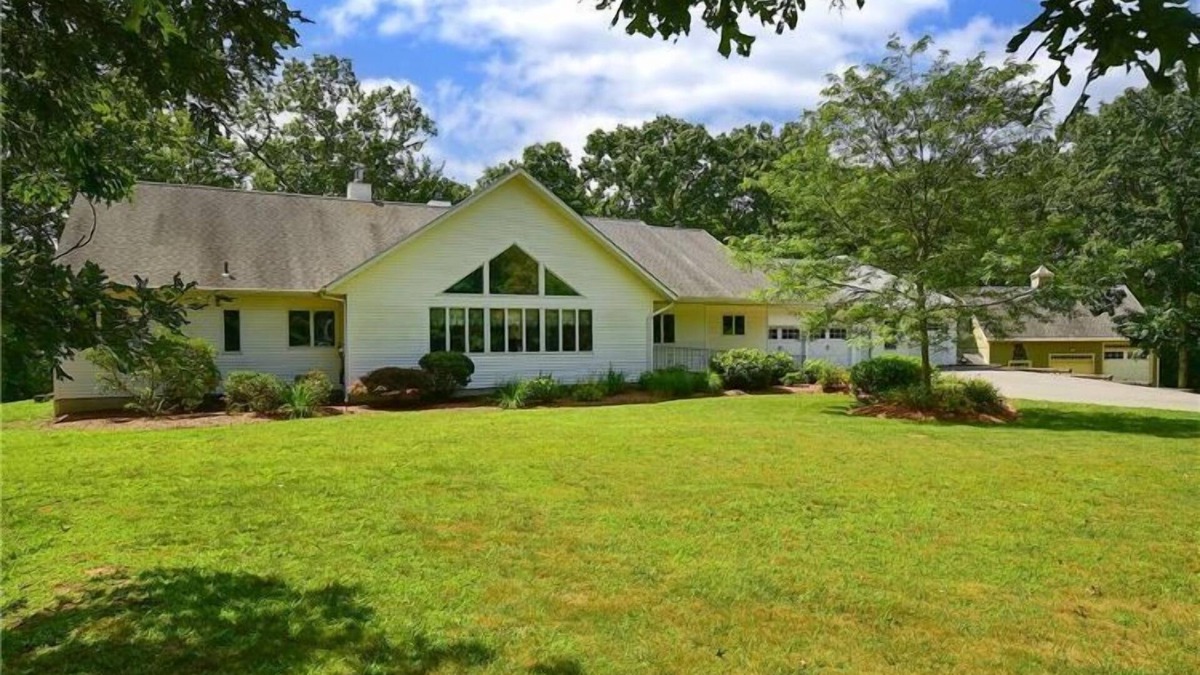 Willington House | CT Ranch Home Retreat on 120 Acres