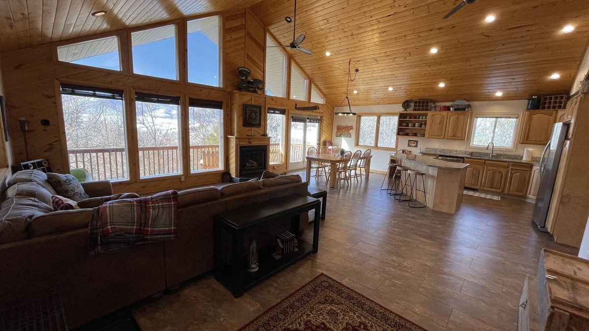 Preston Cabin | Cub River Hideout Cabin for Family Reunions and Mountain Vacations