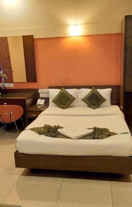 Shivaji Nagar Hotel | Cubbon Suites - 10 Minute walk to MG Road, MG Road Metro and Church Street