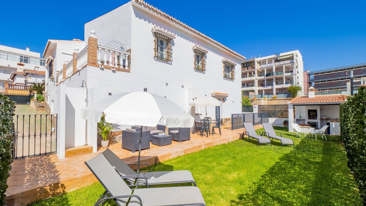 Torre de Benagalbon Bed & Breakfast | Cubo's Hostal William's Sunny 4 with Breakfast/free wifi/air conditioningostal William Sunny 4