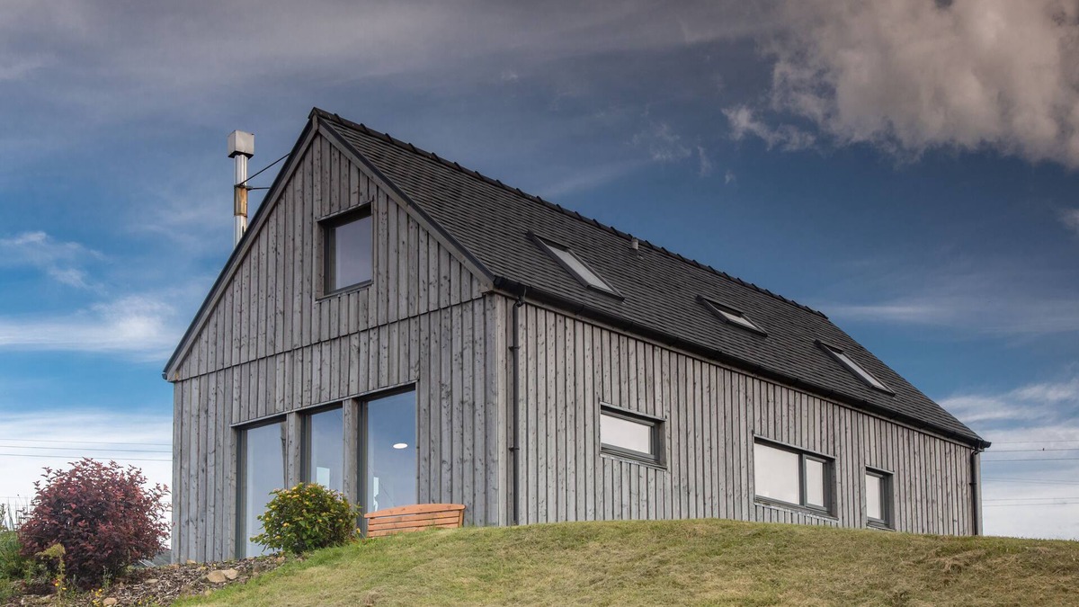 Portree House | Cuillrigh - Luxury house with Loch Portree & Cuillin Mountain views