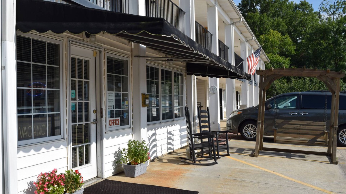 Lincolnton Hotel | Cullars Inn