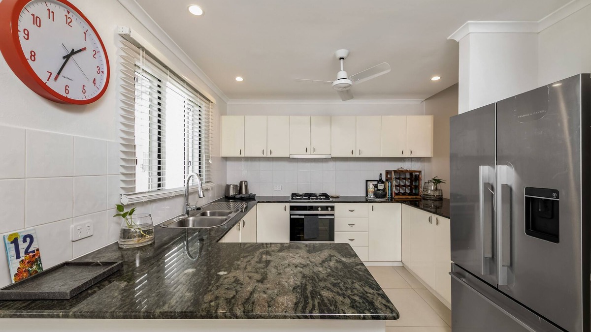Cullen Bay House | Cullen Bay Townhouse close to beach & restaurants
