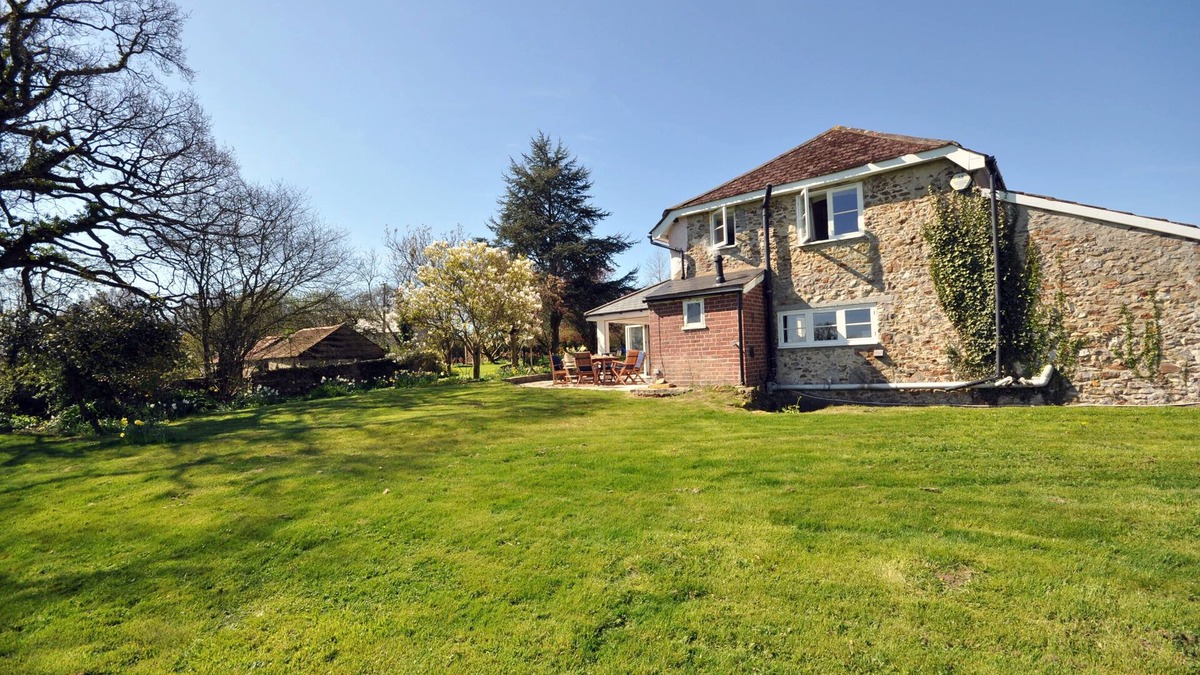 Axminster Cottage | CULVERWELLS, pet friendly, with open fire in Axminster