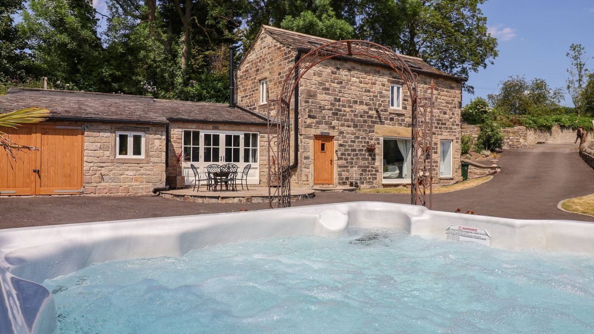 Shipley Cottage | CUNLIFFE BARN, pet friendly, character holiday cottage in Shipley