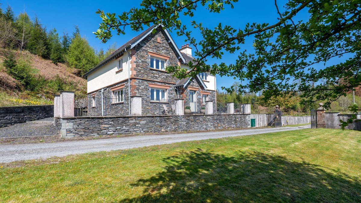 Low Newton House | Cunsey Lodge with Woodfired Hot Tub