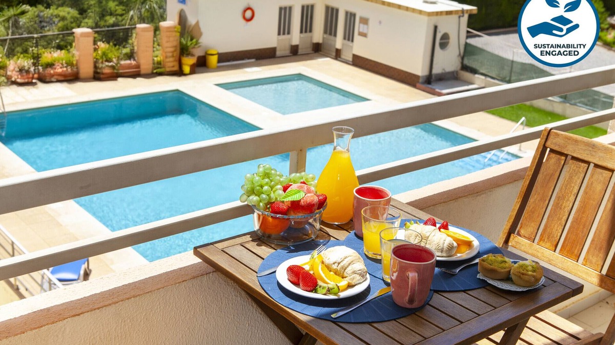 Praia da Rocha Apartment | Curaçao Apt on Praia da Rocha w/Pool Access