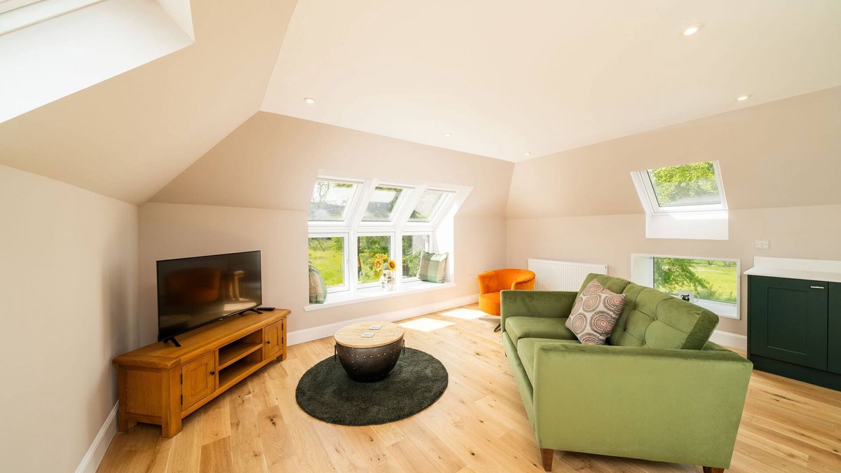 Dunkeld Cottage | Curlew Corner - a cottage that sleeps 2 guests in 1 bedroom