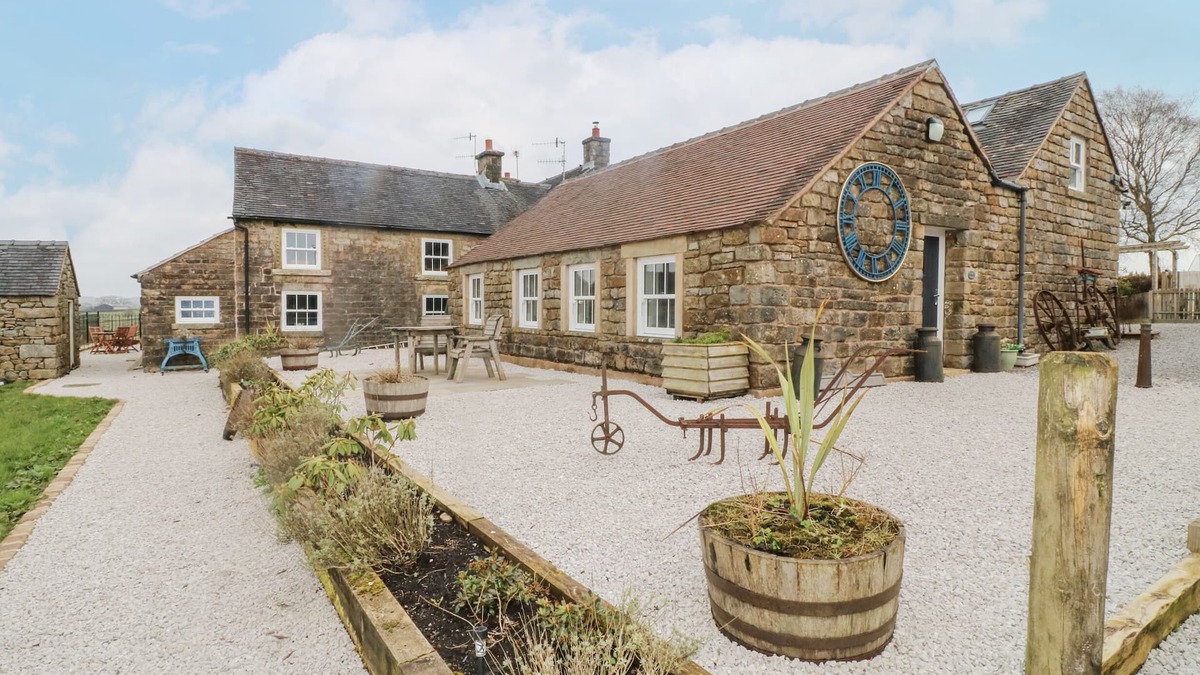 Longnor Cottage | CURLEW COTTAGE, character holiday cottage in Hartington