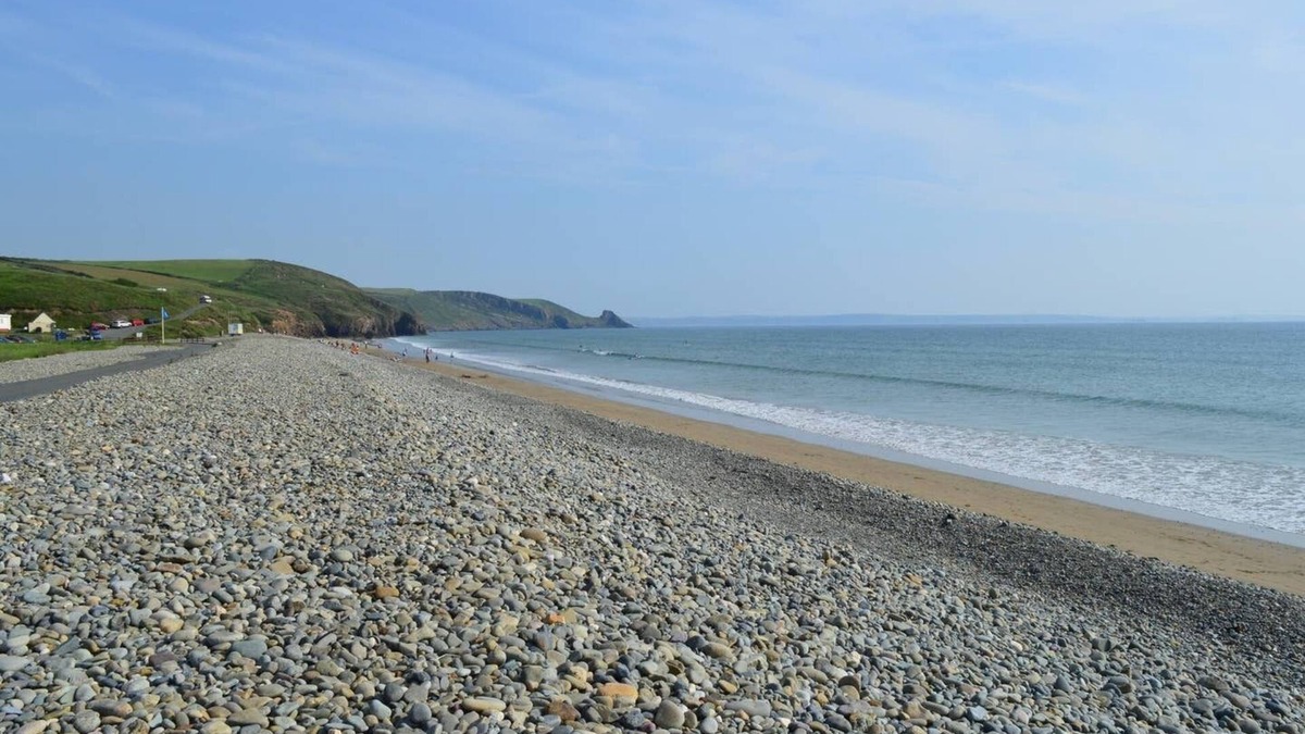 Roch House | Curlew Cottage - sea views, hot tub, walk to beach