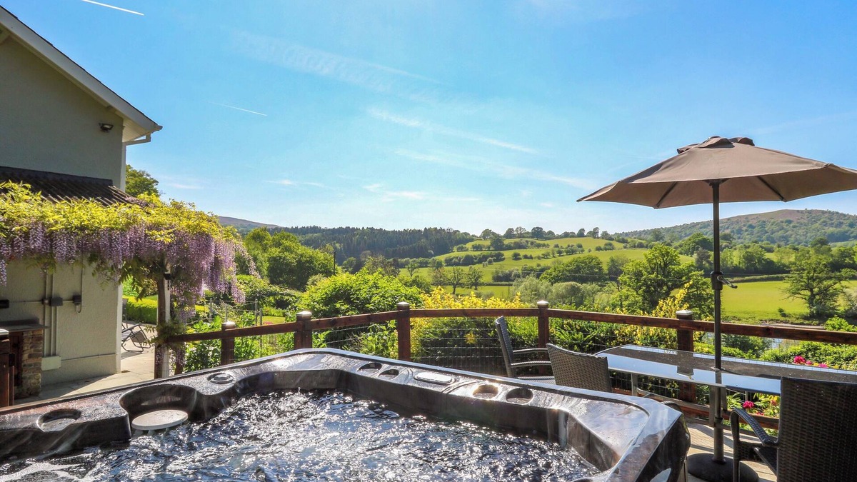 Builth Wells Cottage | CURTAU, pet friendly, luxury holiday cottage in Builth Wells