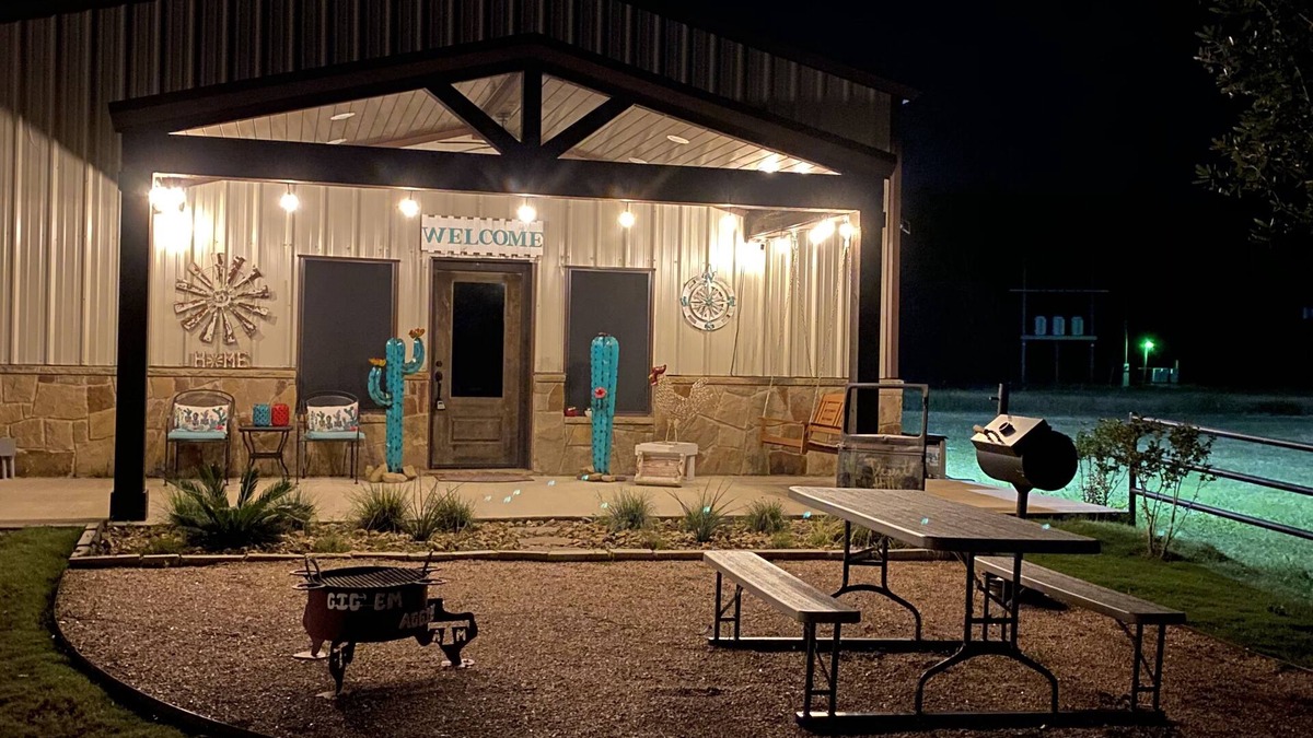 Caldwell House | Custom Barndominium Perfect For Romantic Getaways, Lake or Family Vacations