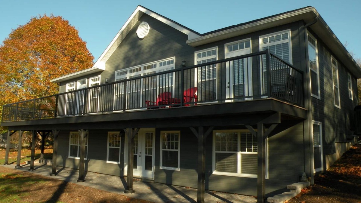 Chester House | Custom Built Home On The Scenic Waterfront Facing The Picturesque MarriottsCove