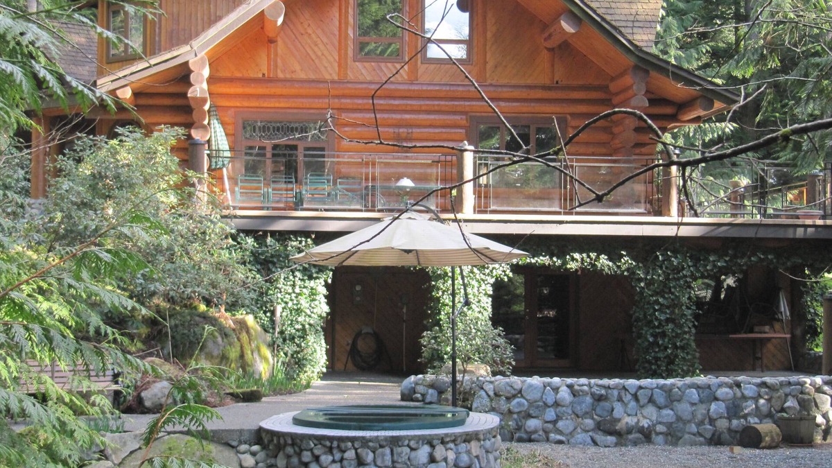 Mission Cabin | Custom Canadian Log Home nestled in the heart of the BC rainforest