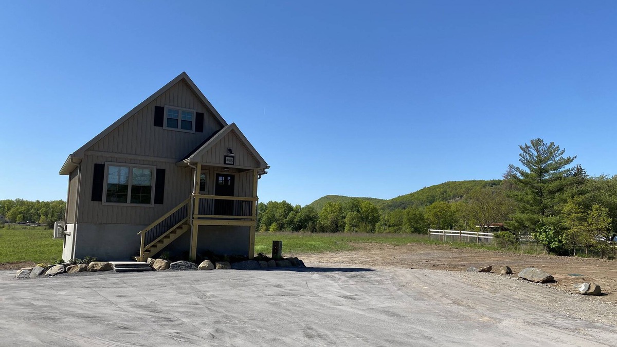 Saugerties Cottage | Custom Carriage House, country setting, minutes from Village of Saugerties