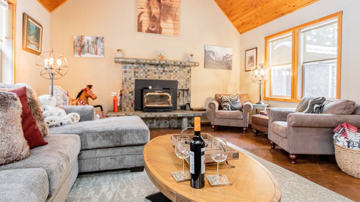 Portola House | Custom Home In The Lost Sierras w/Pool Table