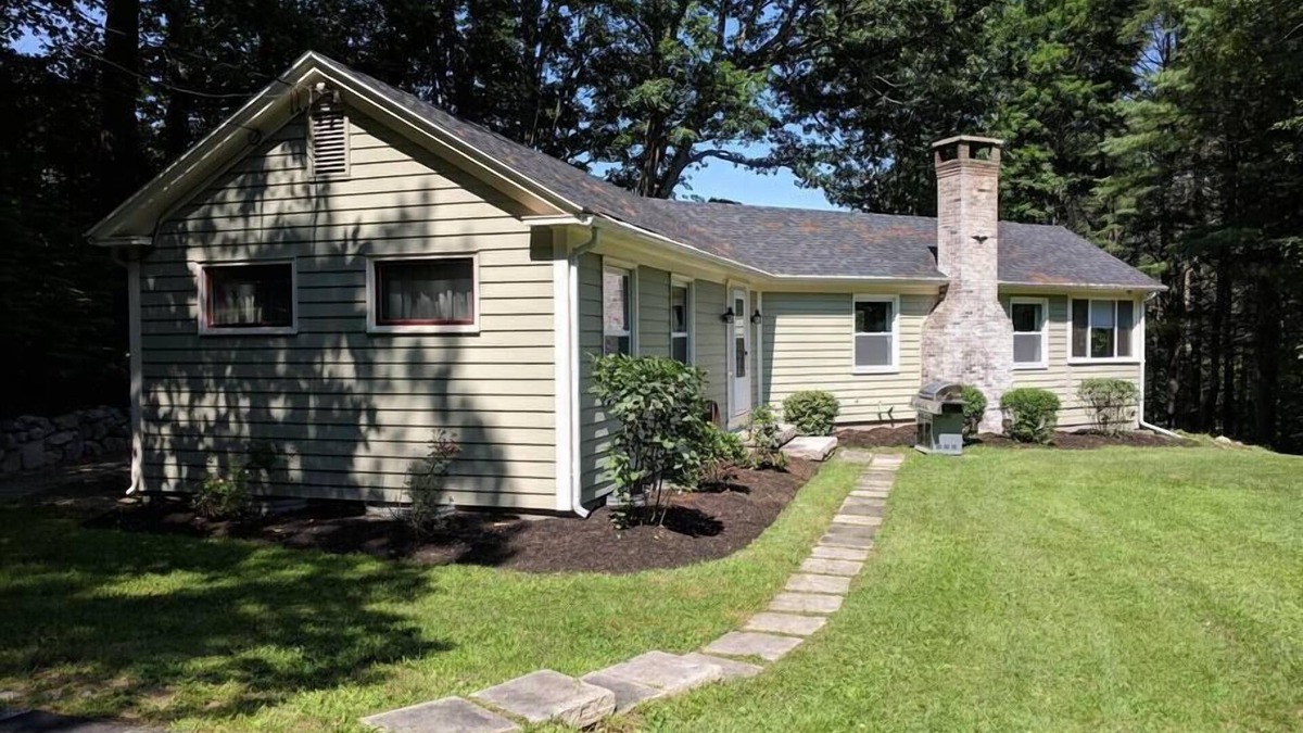 Moultonborough House | Custom house overlooking Berry Pond