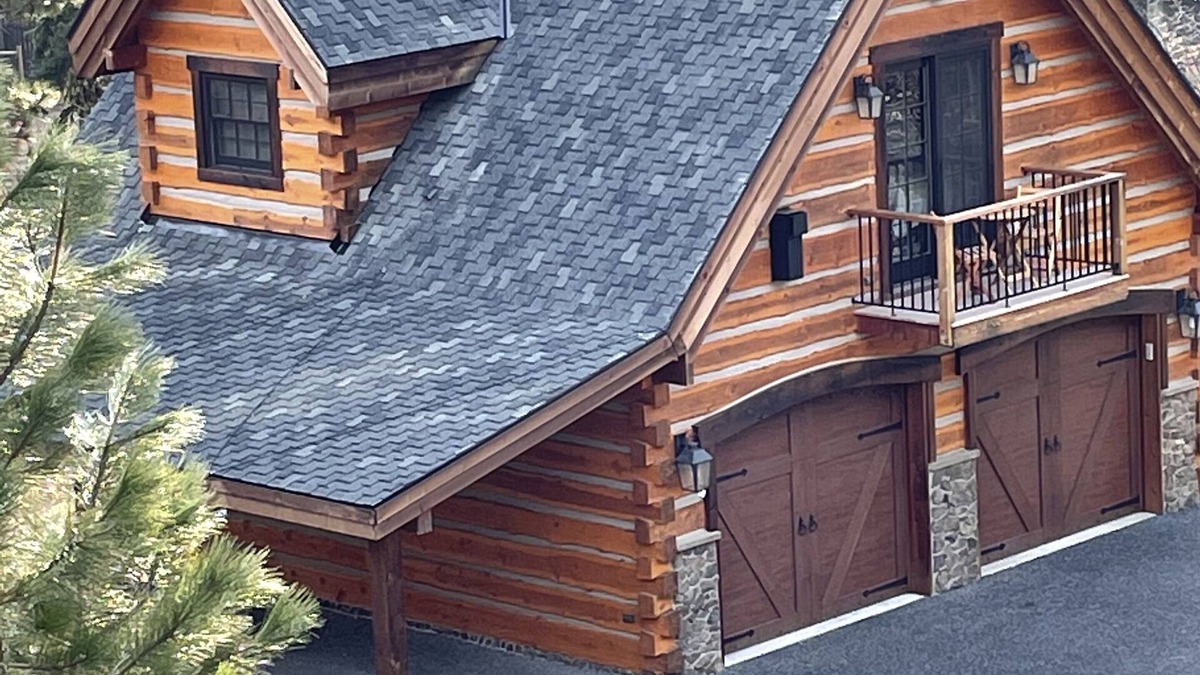 Downtown Leavenworth Cabin | Custom Log Cabin Cabin with a Mountain View- just off Icicle Road~ Walk to Town