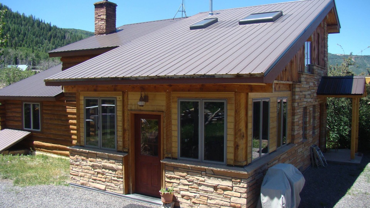 Mesa House | Custom log house located on the Grand Mesa one mile from Powderhorn Ski Resort.