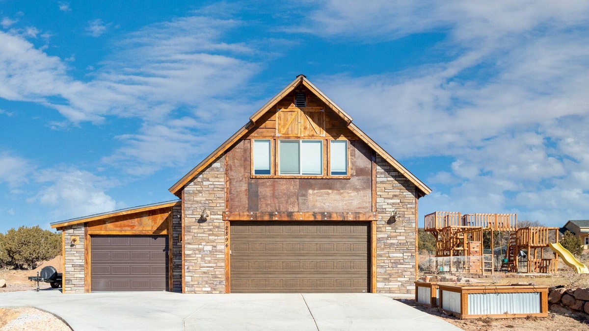 Cedar City Apartment | Custom Studio Apartment with Mountain Views and Garage Parking!