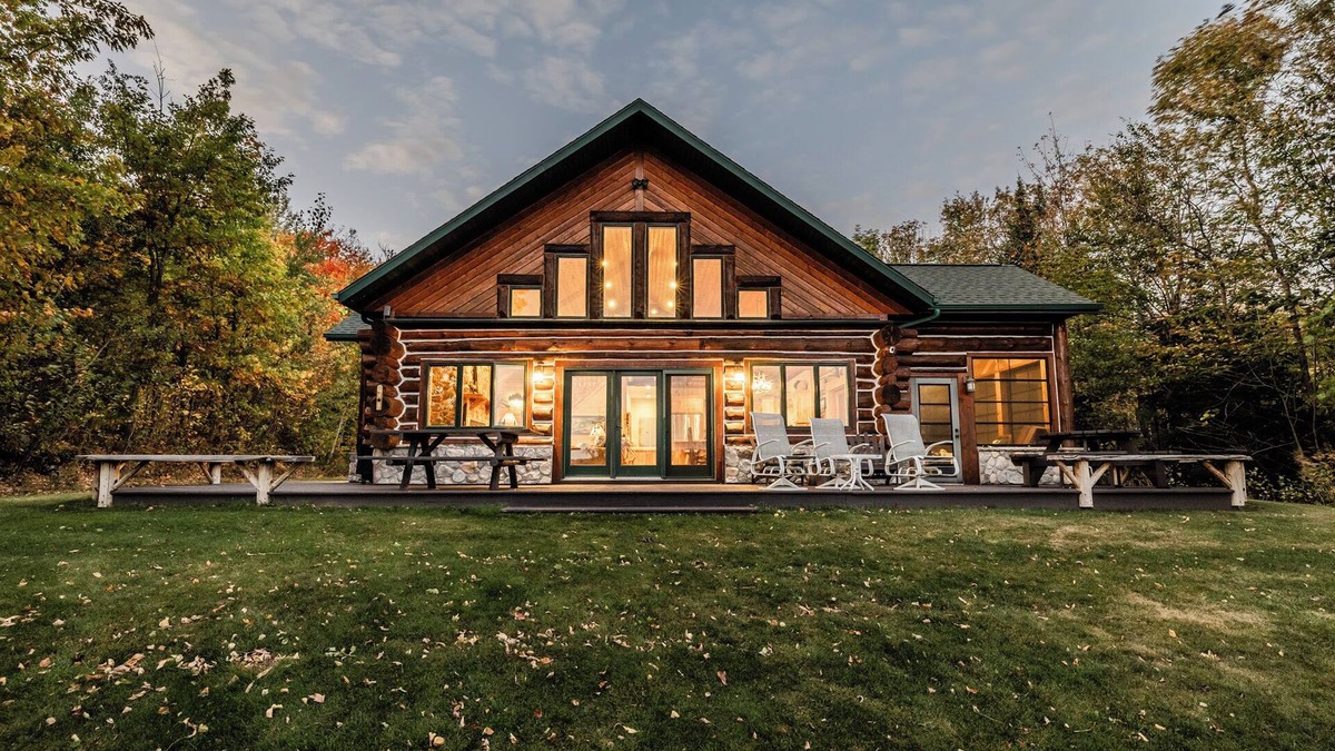Mellen Cabin | Custom Waterfront full Log Home State Licensed