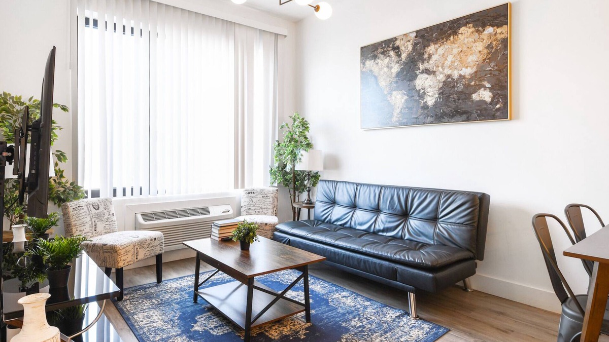 Elizabeth Apartment | Cute 1BR Next to Airport 9232