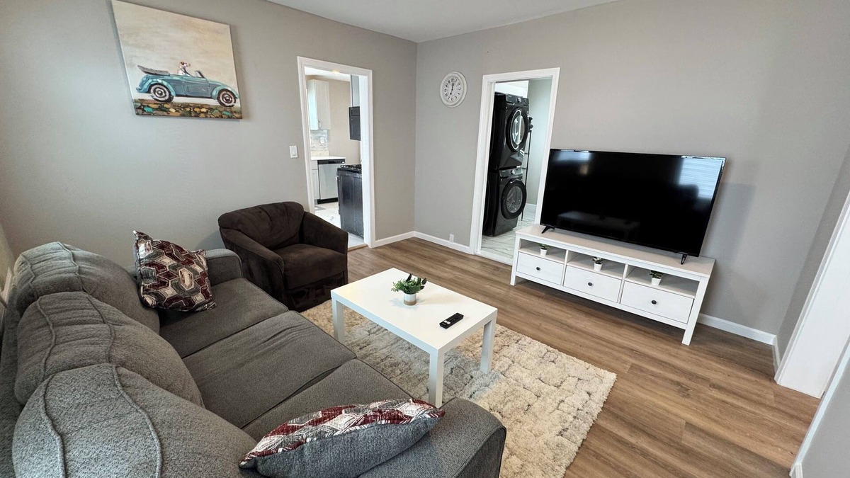 West Haven Apartment | Cute 2 bdr apartment king&queens bed
