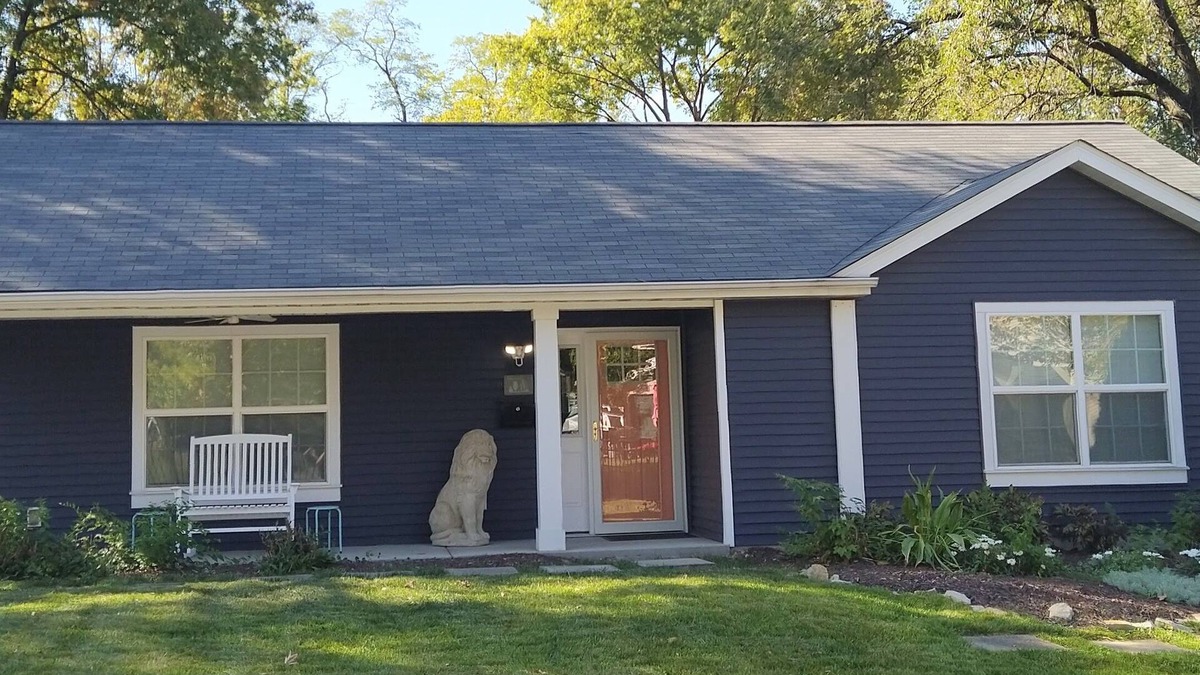 Kirkwood House | Cute 2-Bed 2- Bath Cottage in Kirkwood MO
