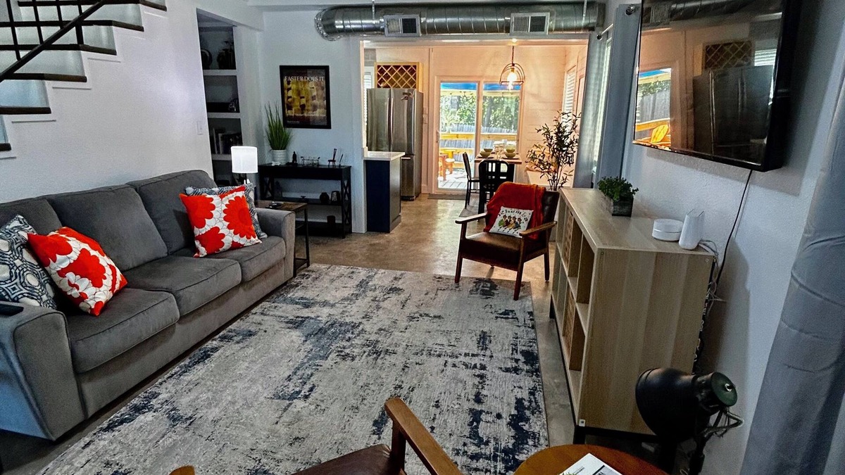 Parker Lane House | Cute 2-bedroom townhome with WiFi, AC close to downtown Austin