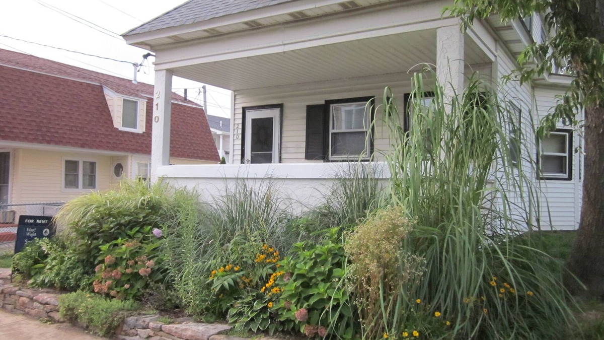 Bradley Beach House | Cute 2 BR 1 Bath 1-1/2 Blocks to the Beach