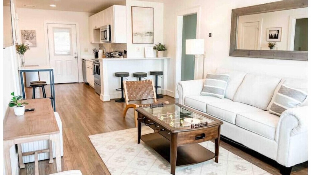 Homewood Condo | Cute 2 BR Condo Downtown Homewood