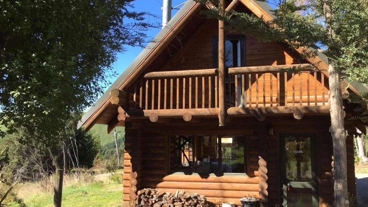Mt Lyford Cabin | Cute and comfortable log cabin in the mountains perfect for a couple or family