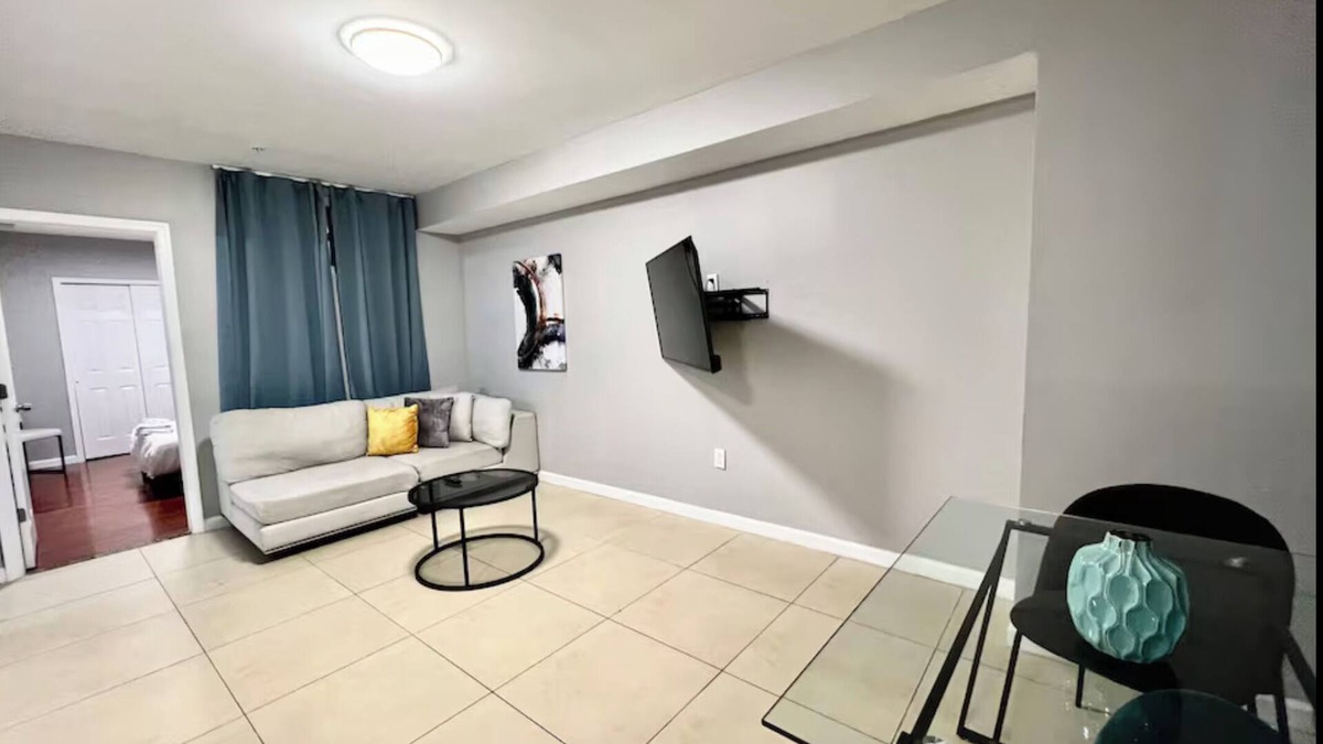 Chinatown Apartment | Cute and Comfy 1bd Apartment with Prime location steps from Reading Terminal!