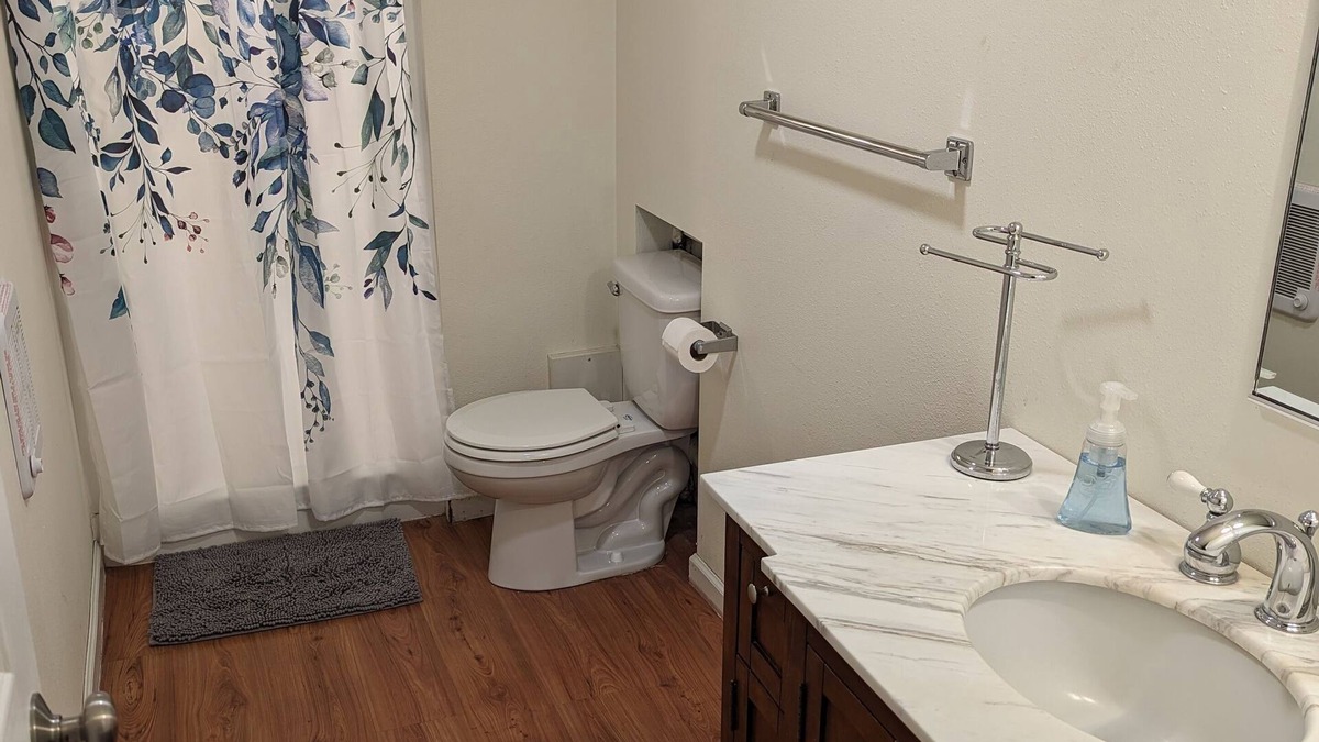 Moscow Apartment | Cute and cozy apartment walking distance to downtown
