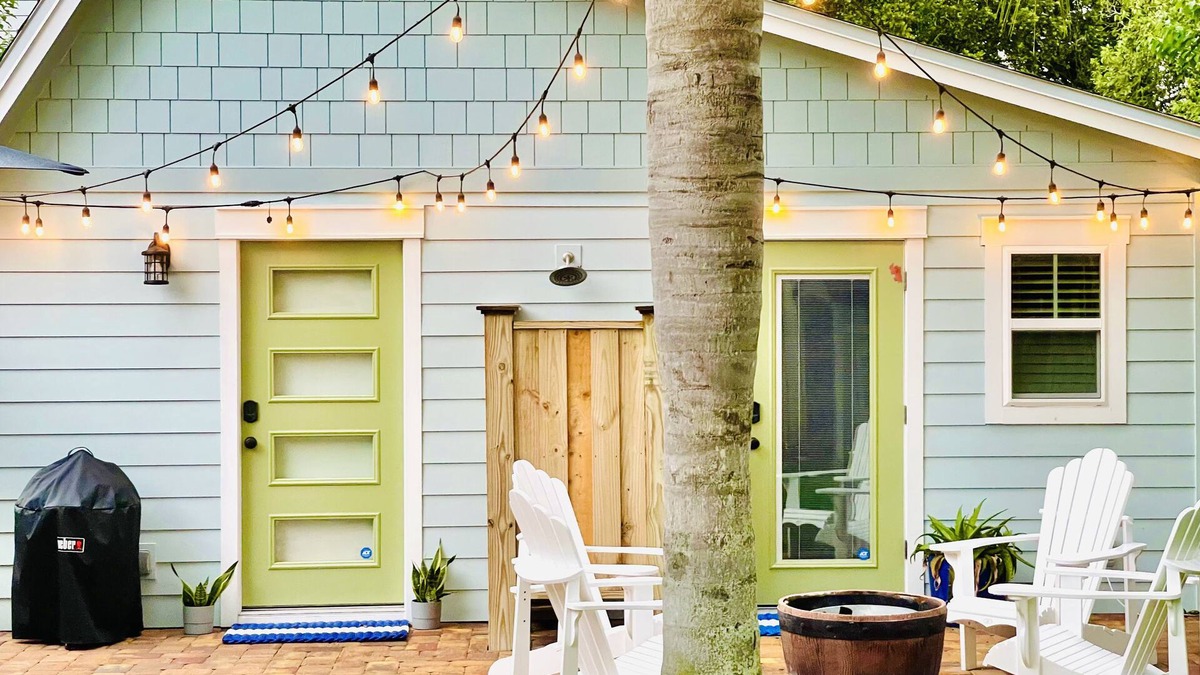 Arlington Cottage | Cute And Cozy Jacksonville Crepe Myrtle Cottage New Build Romantic Getaway Vacay