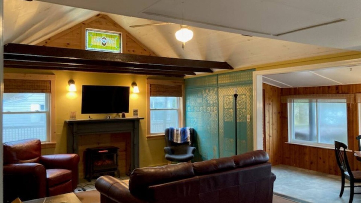 Goshen Cottage | Cute and cozy lake cottage, next to DAR State Forest